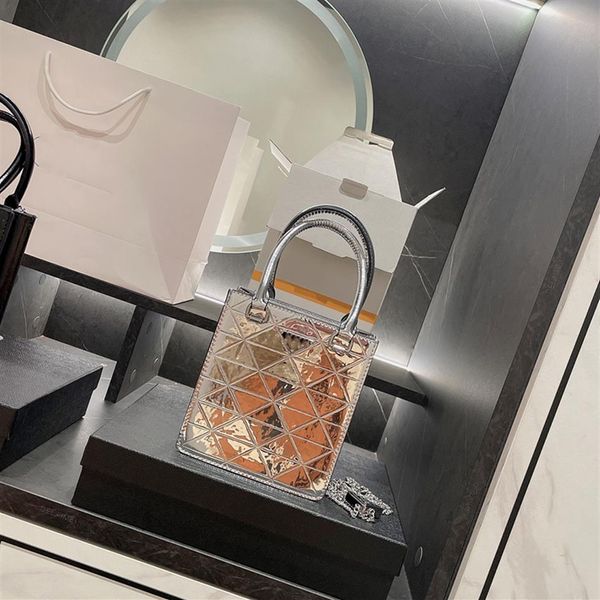 2021 ladies mini tote bags patent leather 16cm imitation designer handbag outdoor sacoche commuter street fashion mobile phone bag2212
2021 ladies mini tote bags patent leather 16cm imitation designer handbag outdoor sacoche commuter street fashion mobile phone bag2212