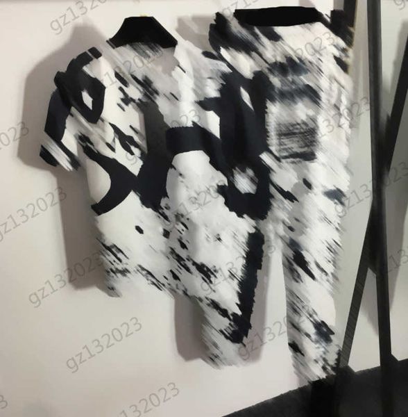 two piece sets womens two pieces pants classic color scheme graffiti letter print short sleeve t-shirt elastic waist drawstring trousers wom, White
two piece sets womens two pieces pants classic color scheme graffiti letter print short sleeve t-shirt elastic waist drawstring trousers wom, White