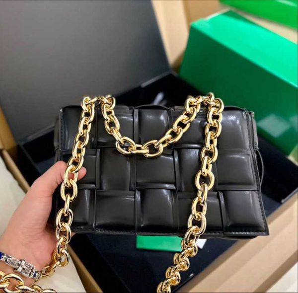 designer bags men womens woven chain shoulder bag fashion lining letter tofu crossbody handbag ladys temperament purse
designer bags men womens woven chain shoulder bag fashion lining letter tofu crossbody handbag ladys temperament purse