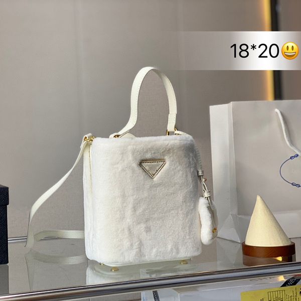 luxury designer grade original handbag white fur bucket bag handbag women's classic handle capacity shopping bag commuting canvas
luxury designer grade original handbag white fur bucket bag handbag women's classic handle capacity shopping bag commuting canvas