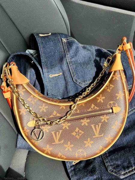loop bag croissant bag shoulder hobo designer purse m81098 cosmetic half-moon baguette underarm handbag crossbody metal chain collection
loop bag croissant bag shoulder hobo designer purse m81098 cosmetic half-moon baguette underarm handbag crossbody metal chain collection