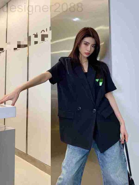 women's suits & blazers designer new wool blended fabric suit jacket shoulder width design double breasted triangle logo generous fashi, White;black
women's suits & blazers designer new wool blended fabric suit jacket shoulder width design double breasted triangle logo generous fashi, White;black