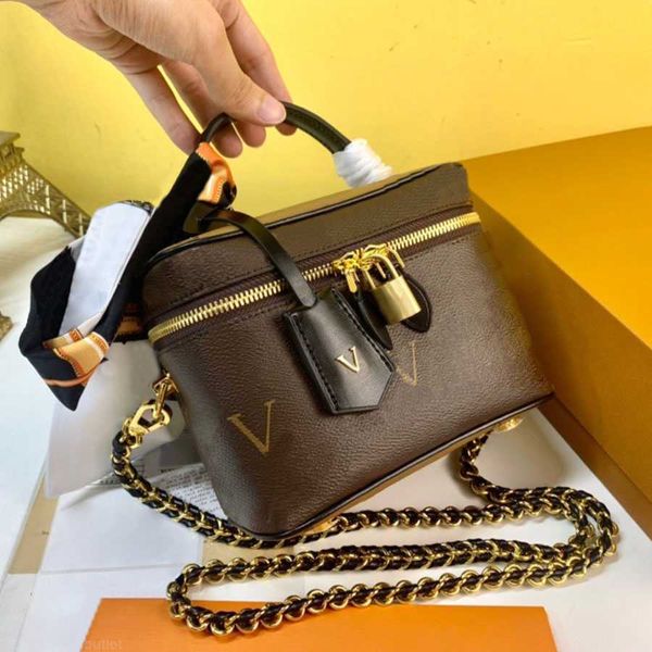 5a cosmetic bag designer women handbag classic letter print retro chain cross body fashion shoulder bag
5a cosmetic bag designer women handbag classic letter print retro chain cross body fashion shoulder bag
