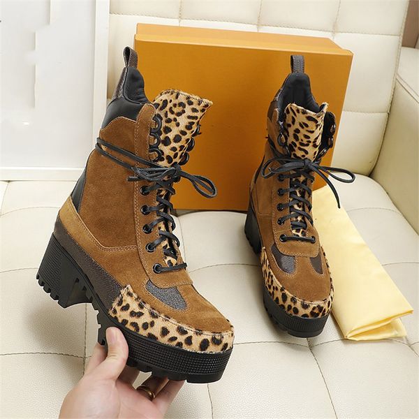 super mini boots louiseity fashion women decorative flat heel winter thick sole leather warm wool high heel snow viutonity 08-011, Black
super mini boots louiseity fashion women decorative flat heel winter thick sole leather warm wool high heel snow viutonity 08-011, Black