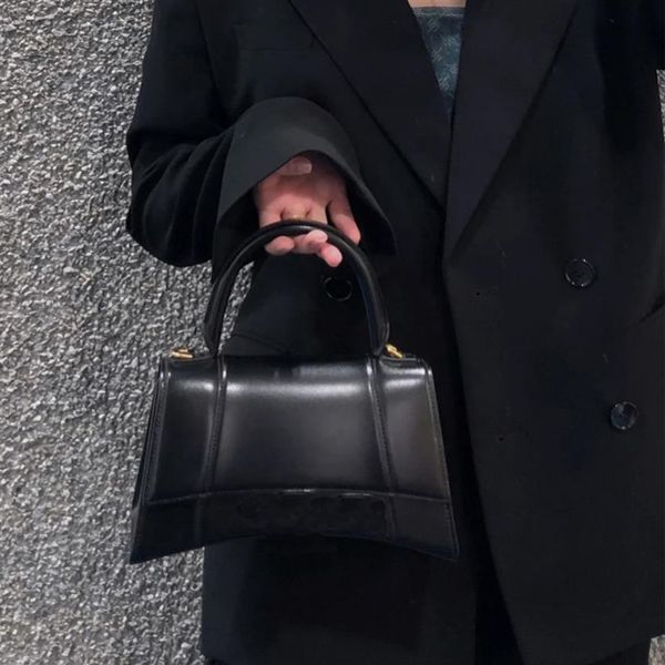 furry designers bag famous luxury lady fashion hourglass handbags shoulder bags totes cross body half moon ladies coin purse canva211f
furry designers bag famous luxury lady fashion hourglass handbags shoulder bags totes cross body half moon ladies coin purse canva211f
