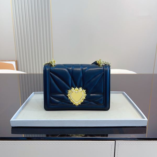 handbags crossbody s designer women luxury chain hand fashion classic love metal sheet phone coin purse totes 230325
handbags crossbody s designer women luxury chain hand fashion classic love metal sheet phone coin purse totes 230325