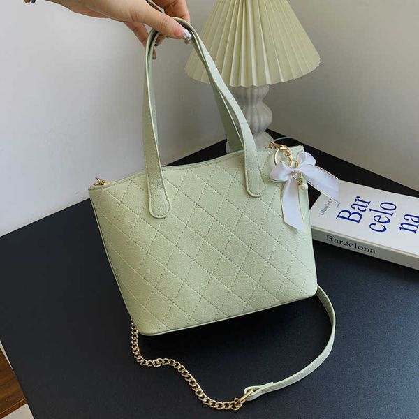 handbag simple women's 2022 new fashion lingge embroidered thread bucket bag work commuter messenger chain 0722
handbag simple women's 2022 new fashion lingge embroidered thread bucket bag work commuter messenger chain 0722