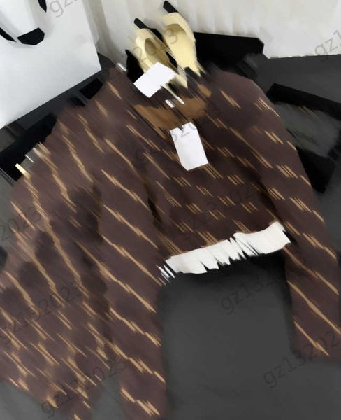 womens clothes t-shirts classic logo jacquard long sleeve pullover t-shirt color contrast letter webbing elastic hem slimming undershirt wo, White
womens clothes t-shirts classic logo jacquard long sleeve pullover t-shirt color contrast letter webbing elastic hem slimming undershirt wo, White