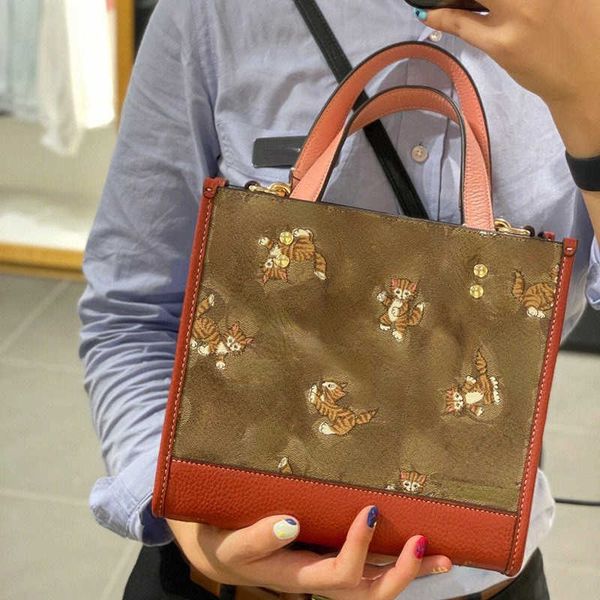 shoulder bags 2022 new designer women's dempsey22 jacquard fabric tote magnetic buckle vertical single crossbody shopping
shoulder bags 2022 new designer women's dempsey22 jacquard fabric tote magnetic buckle vertical single crossbody shopping