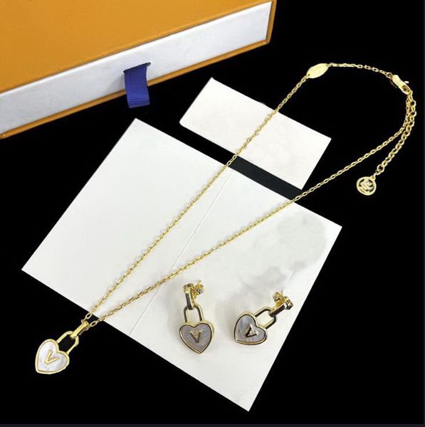 new designed men silver choker chain necklace v letter sign full diamonds brass 18k gold plating ladies pendants women necklaces designer je, Golden;silver 
new designed men silver choker chain necklace v letter sign full diamonds brass 18k gold plating ladies pendants women necklaces designer je, Golden;silver