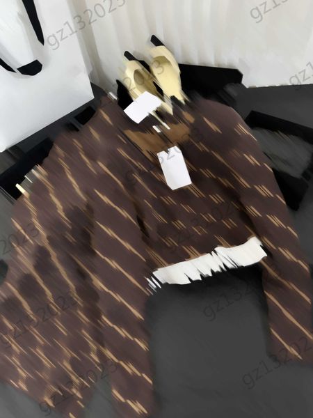 womens clothes t-shirts classic logo jacquard long sleeve pullover t-shirt color contrast letter webbing elastic hem slimming undershirt wo, White
womens clothes t-shirts classic logo jacquard long sleeve pullover t-shirt color contrast letter webbing elastic hem slimming undershirt wo, White