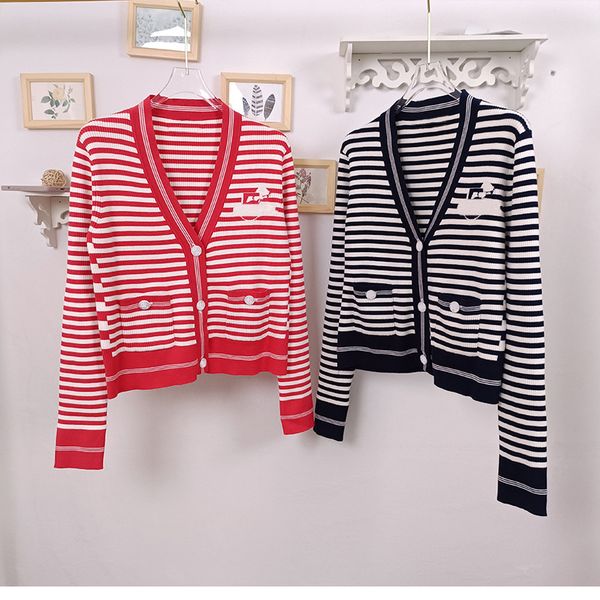 1225 xl 2023 autumn sweaters women's cardigan v neck blue white long sleeve brand same style women's xue, White;black
1225 xl 2023 autumn sweaters women's cardigan v neck blue white long sleeve brand same style women's xue, White;black