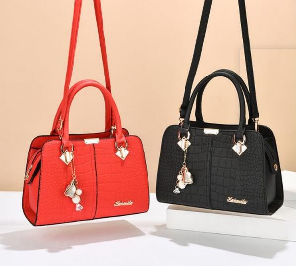women's bag 2022 new fashion portable simple crocodile leather one shoulder crossbody bag large capacity
women's bag 2022 new fashion portable simple crocodile leather one shoulder crossbody bag large capacity