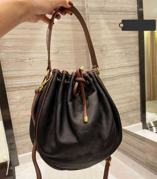 luxury shoulder bags ladies bucket tote women balck handbag leather large capacity messenger designer crossbody female purses 221223
luxury shoulder bags ladies bucket tote women balck handbag leather large capacity messenger designer crossbody female purses 221223