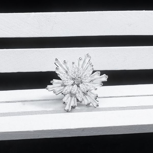 fashion cubic zirconia brooches snowflake collar brooch pin for women wedding jewelry luxury clothing accessories gift, Gray
fashion cubic zirconia brooches snowflake collar brooch pin for women wedding jewelry luxury clothing accessories gift, Gray