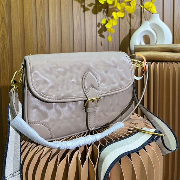 fashion messenger crossbody bag women square shoulder bags classic letter embossing handbags magnetic buckle flap interior zipper pocket clu
fashion messenger crossbody bag women square shoulder bags classic letter embossing handbags magnetic buckle flap interior zipper pocket clu
