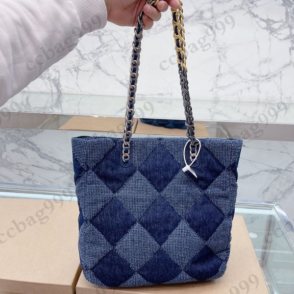19 series maxi denim shopping totes bags two-tone diamond quilted gold silver metal chain designer handbags women outdoor large capacity sin
19 series maxi denim shopping totes bags two-tone diamond quilted gold silver metal chain designer handbags women outdoor large capacity sin
