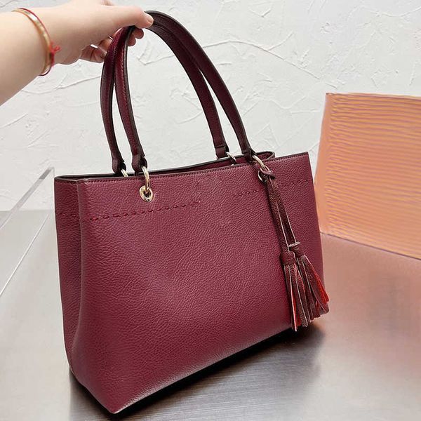 designer luxury women the tote bag fashion versatile handbags shoulder crossbody bags purse tories totes large capacity saddle wallets 7a 7o
designer luxury women the tote bag fashion versatile handbags shoulder crossbody bags purse tories totes large capacity saddle wallets 7a 7o