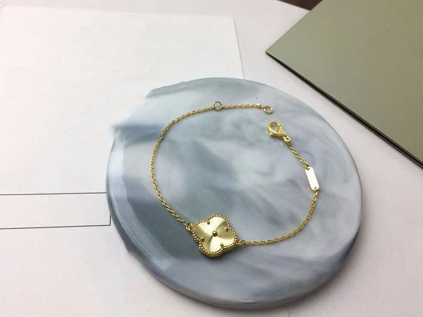 2023 van clover designer bracelet pearl 18k gold laser brand bangle charm bracelets necklace earrings wedding a1111111 333333, Golden;silver
2023 van clover designer bracelet pearl 18k gold laser brand bangle charm bracelets necklace earrings wedding a1111111 333333, Golden;silver