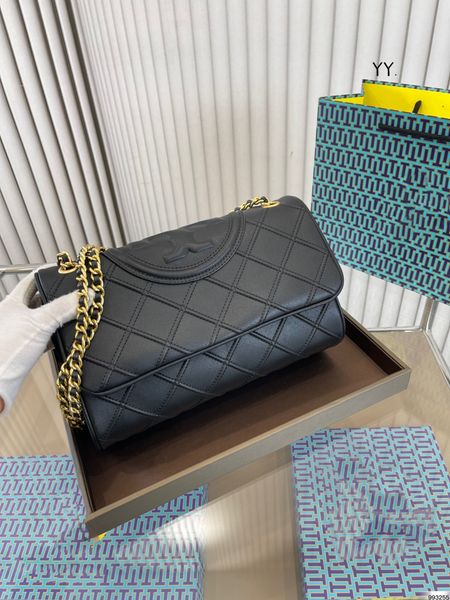2022 designer classic handheld chain shoulder bag new fashion christmas must wear fashion style
2022 designer classic handheld chain shoulder bag new fashion christmas must wear fashion style