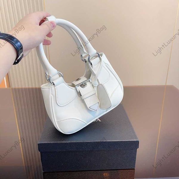 underarm shoulder bag women moon handbags purse bright genuine leather closure triangle sign fashion letters solid color wallet 221124
underarm shoulder bag women moon handbags purse bright genuine leather closure triangle sign fashion letters solid color wallet 221124