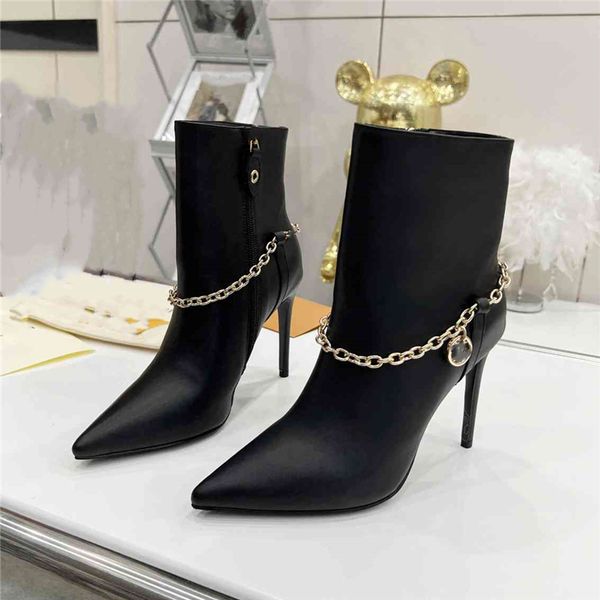 fashion boots louiseity casual women luxury design winter warm heel snow leather thick soled sock boots viutonity 03-012, Black
fashion boots louiseity casual women luxury design winter warm heel snow leather thick soled sock boots viutonity 03-012, Black