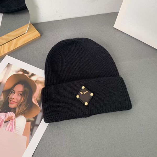 designer brand men's luxury beanie women's autumn and winter new wool knitted hat fashion trend retro, Blue;gray
designer brand men's luxury beanie women's autumn and winter new wool knitted hat fashion trend retro, Blue;gray