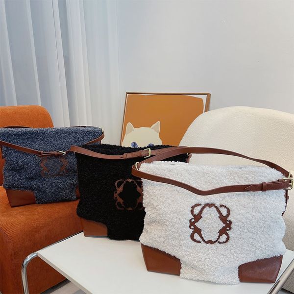 2022 winter fashion tote bag luxury designer women handbags fur shoulder crossbody large capacity three colors
2022 winter fashion tote bag luxury designer women handbags fur shoulder crossbody large capacity three colors