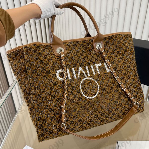 designer tweed maxi beach shopping totes bag with leather handle silver hardware chain shoulder french fall winter outdoor womens large capa
designer tweed maxi beach shopping totes bag with leather handle silver hardware chain shoulder french fall winter outdoor womens large capa
