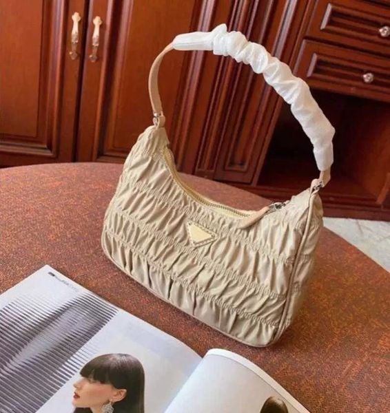 designer hobo shoulder bag for womenmessenger promotion chest pack lady tote chains handbags presbyopic purse bags vintage, Black;red
designer hobo shoulder bag for womenmessenger promotion chest pack lady tote chains handbags presbyopic purse bags vintage, Black;red