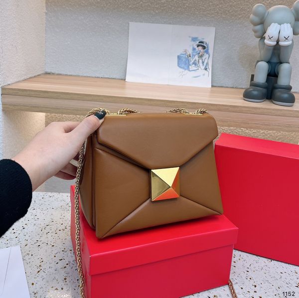 luxury tote purse shoulder bag brand handbag message bags genuine leather crossbody cattlehide 5a quality 20cm gold chain
luxury tote purse shoulder bag brand handbag message bags genuine leather crossbody cattlehide 5a quality 20cm gold chain
