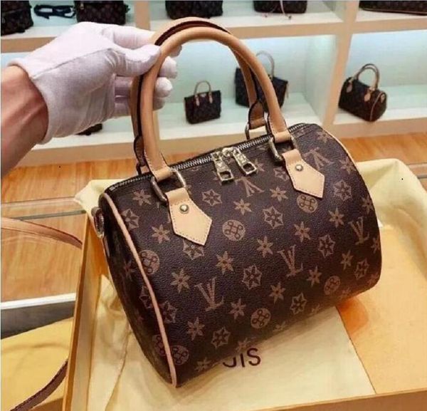 2023 women messenger bag classic luxurys designers fashion women bag shoulder bags lady totes handbags speedy with key lock shoulder strap d
2023 women messenger bag classic luxurys designers fashion women bag shoulder bags lady totes handbags speedy with key lock shoulder strap d