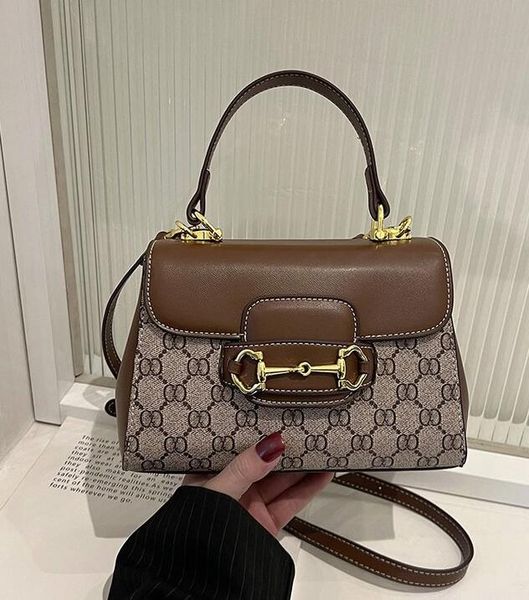 fashion womens wallet classic letter printing zipper design ladies purse casual multi-card long lady holders box, Red;black
fashion womens wallet classic letter printing zipper design ladies purse casual multi-card long lady holders box, Red;black