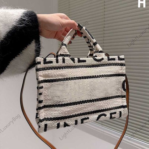5a designer totes shoulder crossbody bag fashion cross body womens classic luxury handbags beach tote female purses 221225
5a designer totes shoulder crossbody bag fashion cross body womens classic luxury handbags beach tote female purses 221225