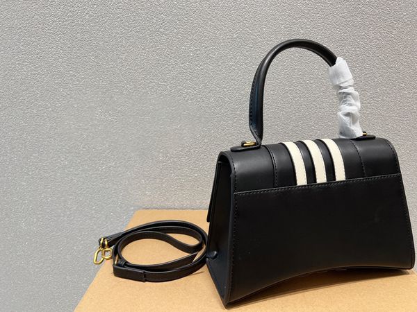 designer bag women's fashion classic style shoulder straddle chain pocket handbag wallet plaid fleece wallet high waist square stripe h
designer bag women's fashion classic style shoulder straddle chain pocket handbag wallet plaid fleece wallet high waist square stripe h