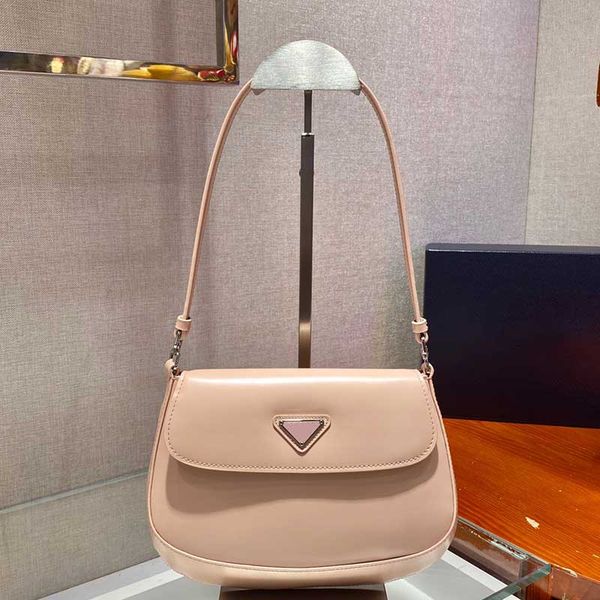 ladies bag borsa a spalla cleo in pelle spazzolata con pattina designer's classic inverted triangle logo donna handheld one shoulder re
ladies bag borsa a spalla cleo in pelle spazzolata con pattina designer's classic inverted triangle logo donna handheld one shoulder re