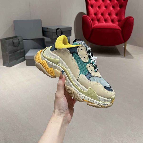 2023ss casual shoe mens women sneakers triple s trainers leather platform sneaker ice pink blue white orange black shoe with box
2023ss casual shoe mens women sneakers triple s trainers leather platform sneaker ice pink blue white orange black shoe with box