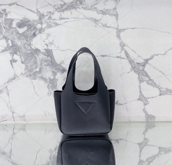 luxury prad underarm bags fashion designer tote bag handbag crossbody shoulder bags shopping wallet 2022 travel match timeless classic bagg 
luxury prad underarm bags fashion designer tote bag handbag crossbody shoulder bags shopping wallet 2022 travel match timeless classic bagg