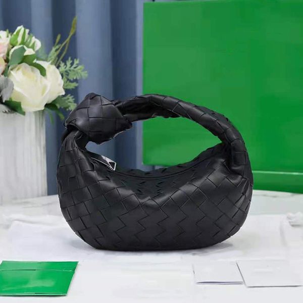 2023 fashion hand-woven bag designer luxury brand women tote bags lady knotted handbag leather casual handbag
2023 fashion hand-woven bag designer luxury brand women tote bags lady knotted handbag leather casual handbag