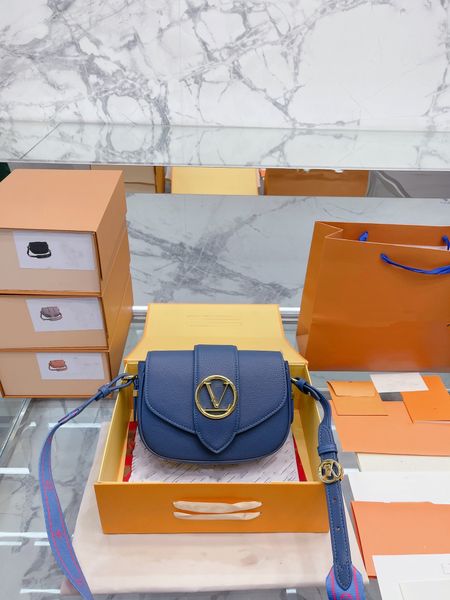 2022 first choice designer classic handheld women's bag small romantic fashion doubles
2022 first choice designer classic handheld women's bag small romantic fashion doubles