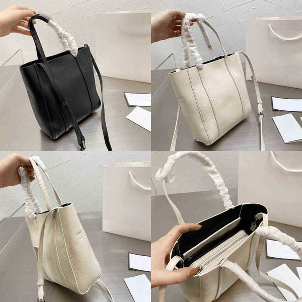 evening bags totes tote women handbag high-quality shopping classic messenger shoulder cosmetic leather designer lady wallet 211028
evening bags totes tote women handbag high-quality shopping classic messenger shoulder cosmetic leather designer lady wallet 211028