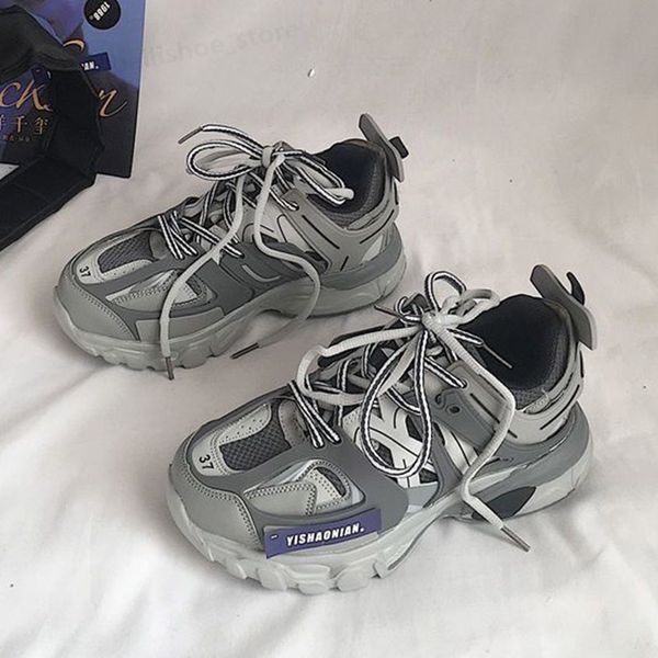 custom luxury designer men women casual shoes track 3 3.0 triple white black sneakers tess.s. gomma leather trainer nylon printed platform t
custom luxury designer men women casual shoes track 3 3.0 triple white black sneakers tess.s. gomma leather trainer nylon printed platform t