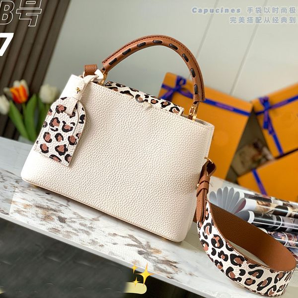 ladies fashion bag casual designe luxury dauphine mini pm shoulder bags handbag chain bag m58720 crossbody purse pouch have abox
ladies fashion bag casual designe luxury dauphine mini pm shoulder bags handbag chain bag m58720 crossbody purse pouch have abox