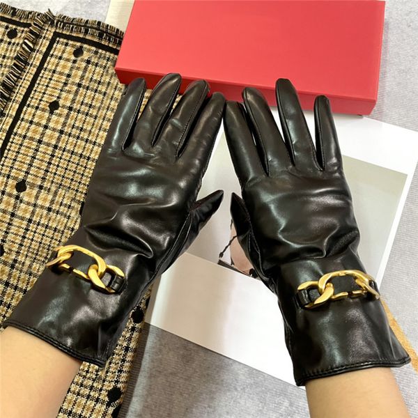 metal letter chain gloves plus velvet thick gloves warm leather mittens luxury lambskin mitten with box, Blue;gray
metal letter chain gloves plus velvet thick gloves warm leather mittens luxury lambskin mitten with box, Blue;gray