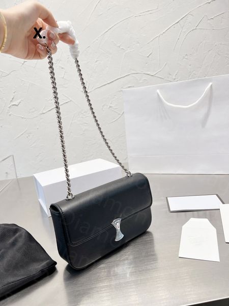 designer trapeze triomphe bag chain shoulder bags cuir triomphe luxury crossbody envelope handbags women fashion letter hasp purse with box
designer trapeze triomphe bag chain shoulder bags cuir triomphe luxury crossbody envelope handbags women fashion letter hasp purse with box