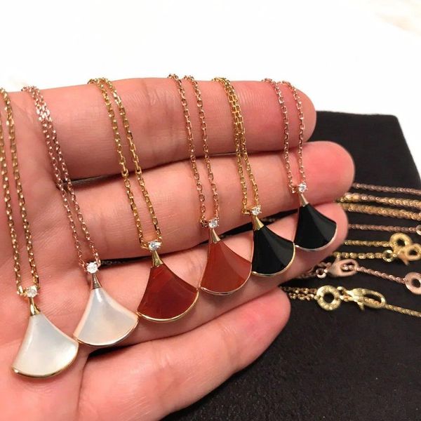 designer necklaces small skirt necklace female white fritillary pendant ladies clavicle chain high-quality titanium steel fashion jewelry va, Silver
designer necklaces small skirt necklace female white fritillary pendant ladies clavicle chain high-quality titanium steel fashion jewelry va, Silver