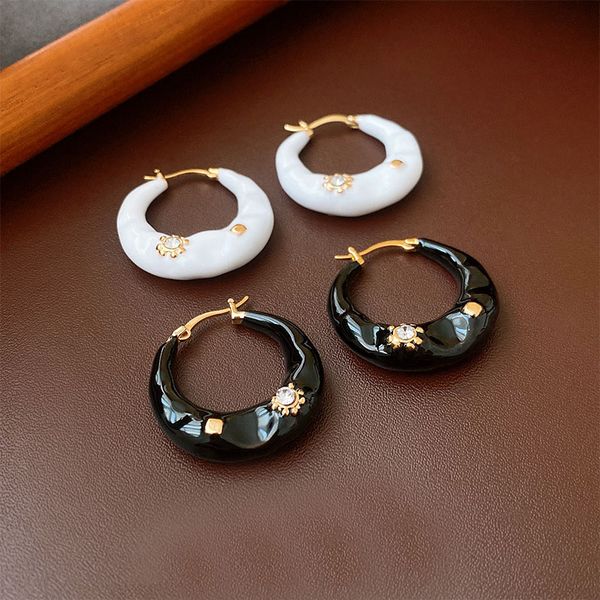 s3390 vintage gold plated enamel hoop dangle earrings for women niche design earrings, Silver
s3390 vintage gold plated enamel hoop dangle earrings for women niche design earrings, Silver