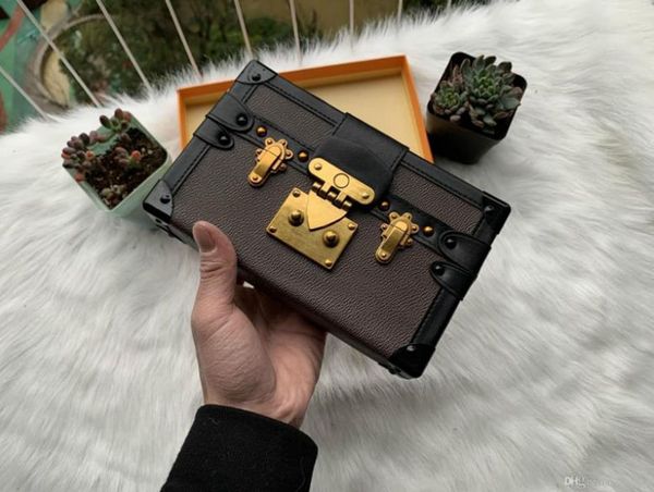 designer shoulder bag popular twist bags leather small square designers bag metal long chain louiseities viutonities v shaped buckle simple
designer shoulder bag popular twist bags leather small square designers bag metal long chain louiseities viutonities v shaped buckle simple