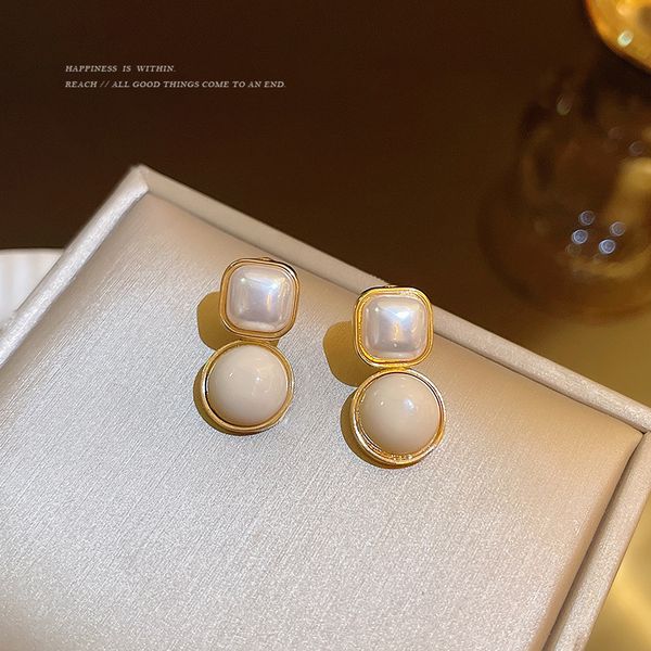 s3387 fashion jewelry geometric stud earrings for women simple round square earrings, Golden;silver
s3387 fashion jewelry geometric stud earrings for women simple round square earrings, Golden;silver