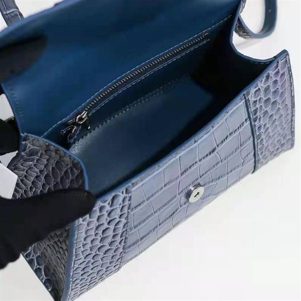 luxurys plain pattern hourglass bag waterproof messenger bags alligator thread owhide letter versatile hasp hard singl258d
luxurys plain pattern hourglass bag waterproof messenger bags alligator thread owhide letter versatile hasp hard singl258d